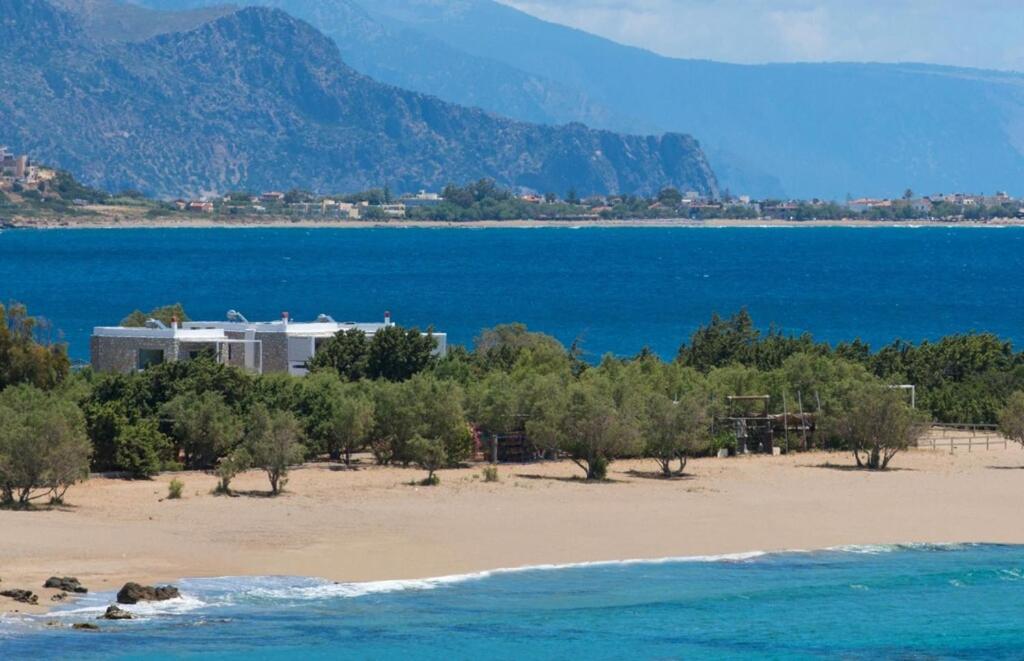 Cedar Bay Beachside Villas Palaiochora Ngoại thất bức ảnh