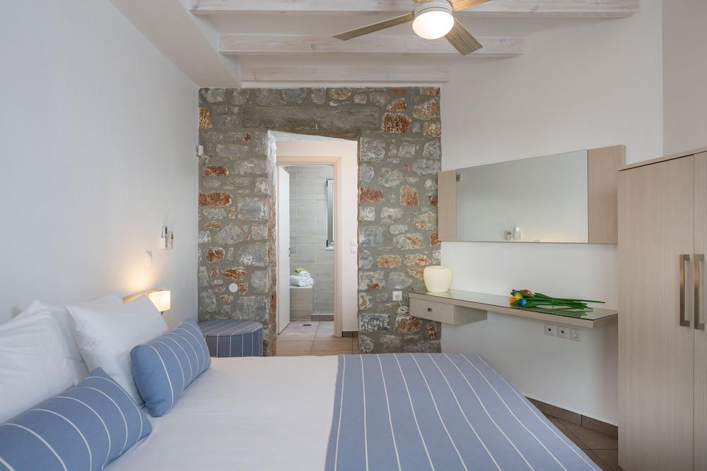 Cedar Bay Beachside Villas Palaiochora Ngoại thất bức ảnh