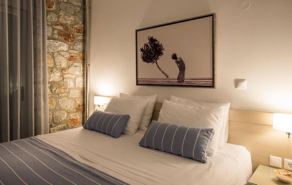Cedar Bay Beachside Villas Palaiochora Ngoại thất bức ảnh