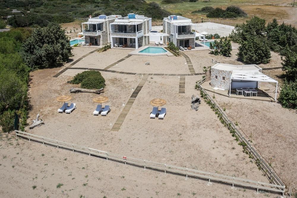 Cedar Bay Beachside Villas Palaiochora Ngoại thất bức ảnh