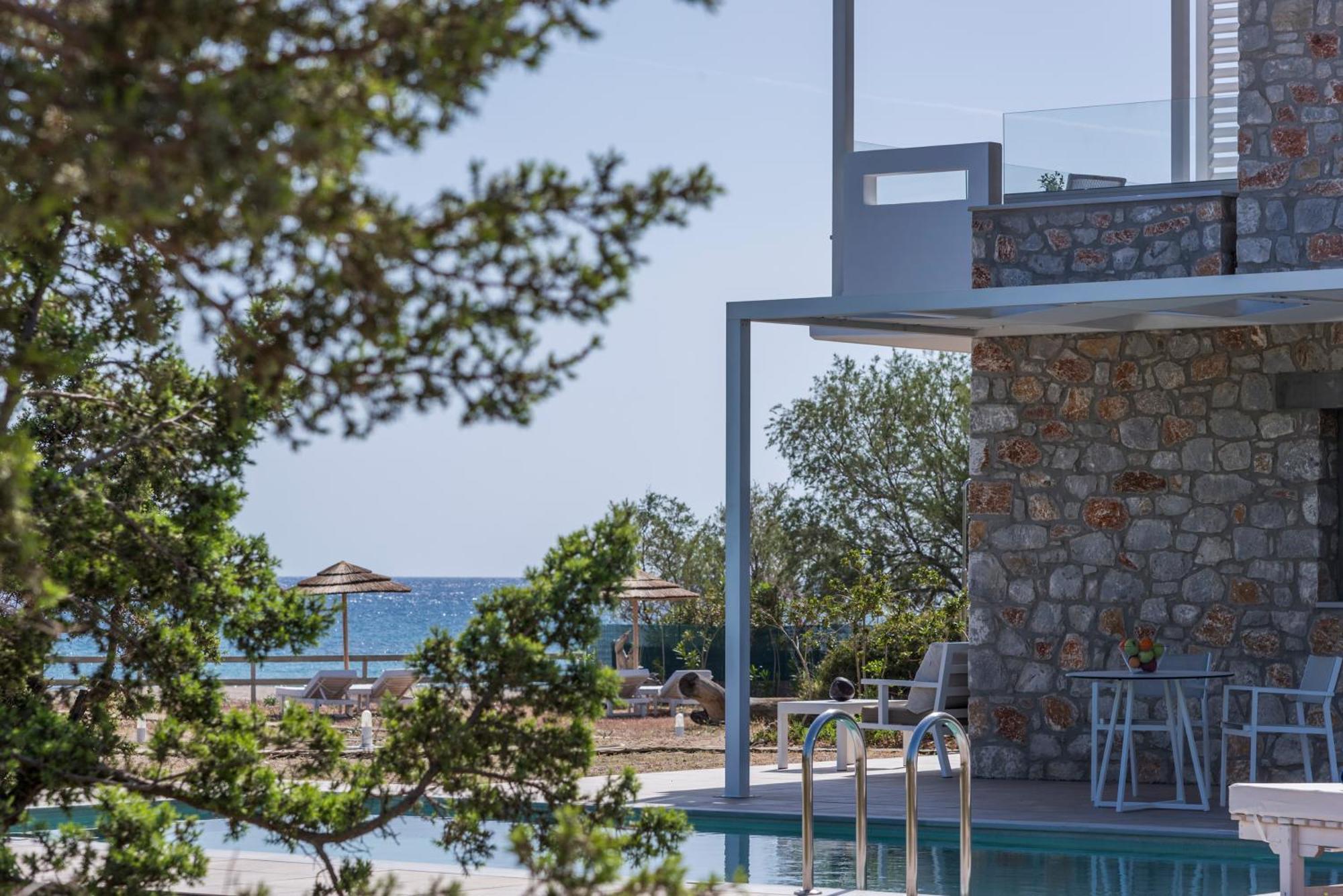 Cedar Bay Beachside Villas Palaiochora Ngoại thất bức ảnh