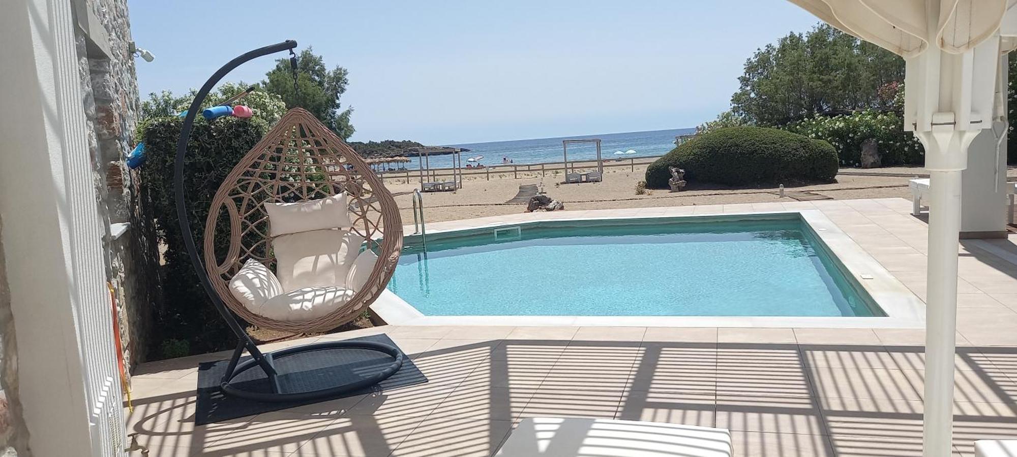 Cedar Bay Beachside Villas Palaiochora Ngoại thất bức ảnh