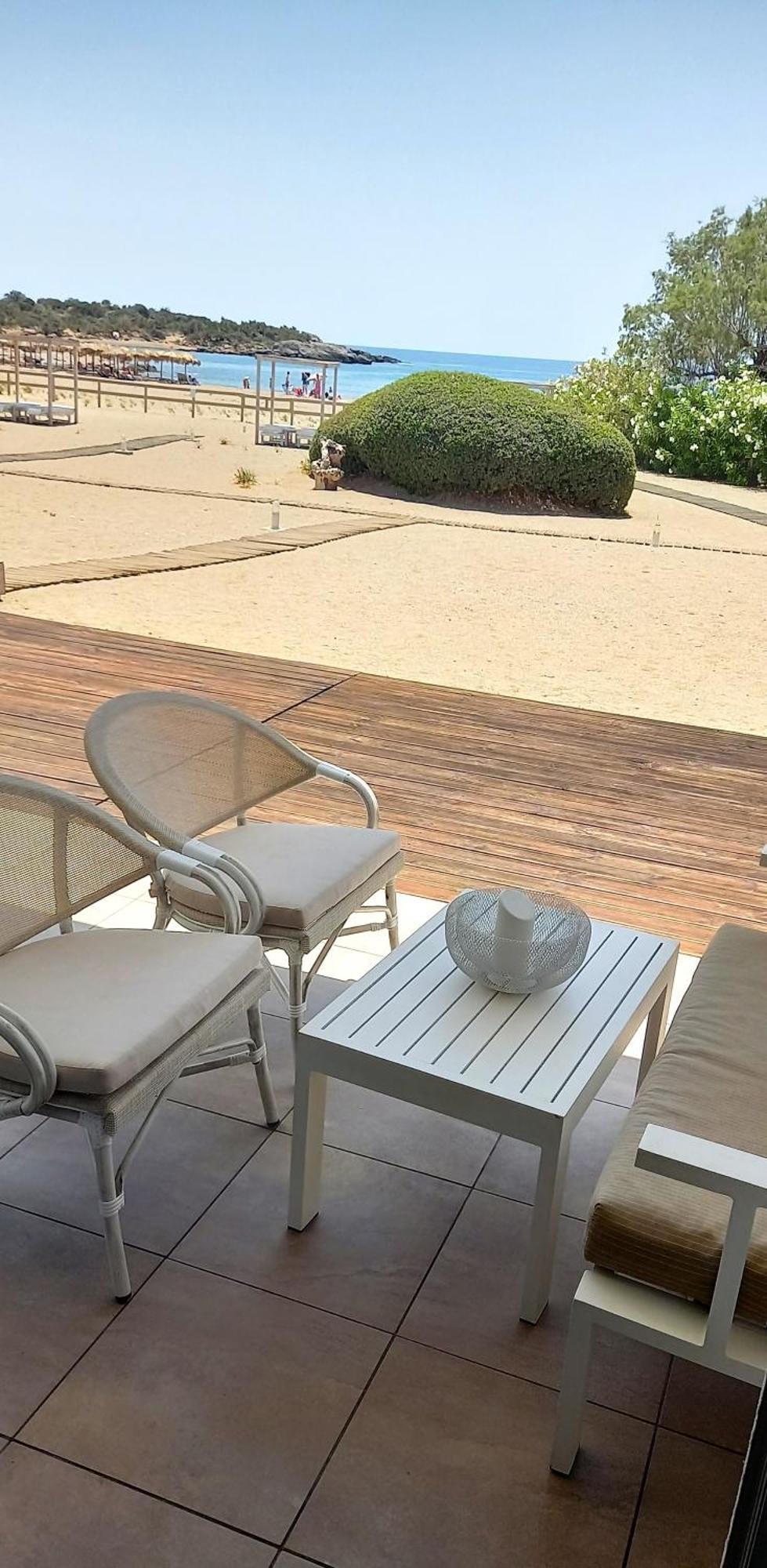 Cedar Bay Beachside Villas Palaiochora Ngoại thất bức ảnh