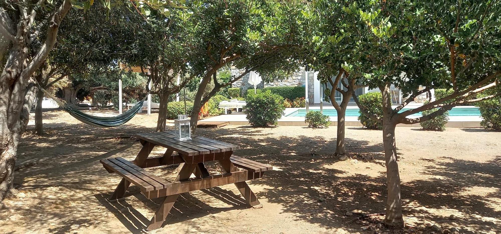 Cedar Bay Beachside Villas Palaiochora Ngoại thất bức ảnh