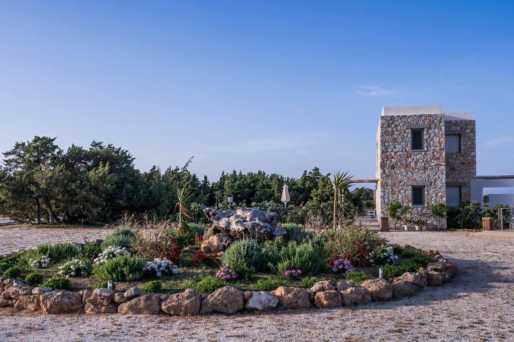 Cedar Bay Beachside Villas Palaiochora Ngoại thất bức ảnh