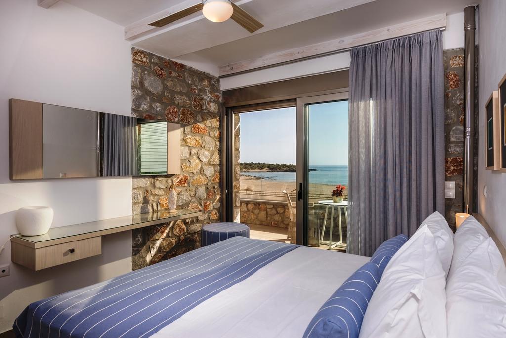 Cedar Bay Beachside Villas Palaiochora Ngoại thất bức ảnh