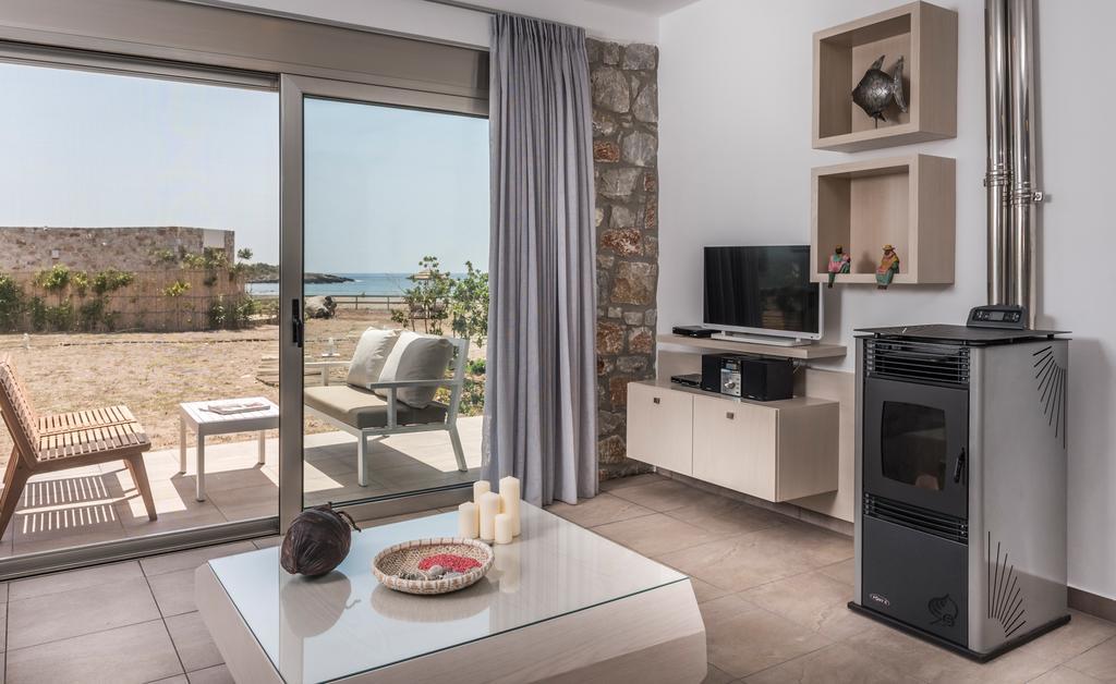 Cedar Bay Beachside Villas Palaiochora Ngoại thất bức ảnh