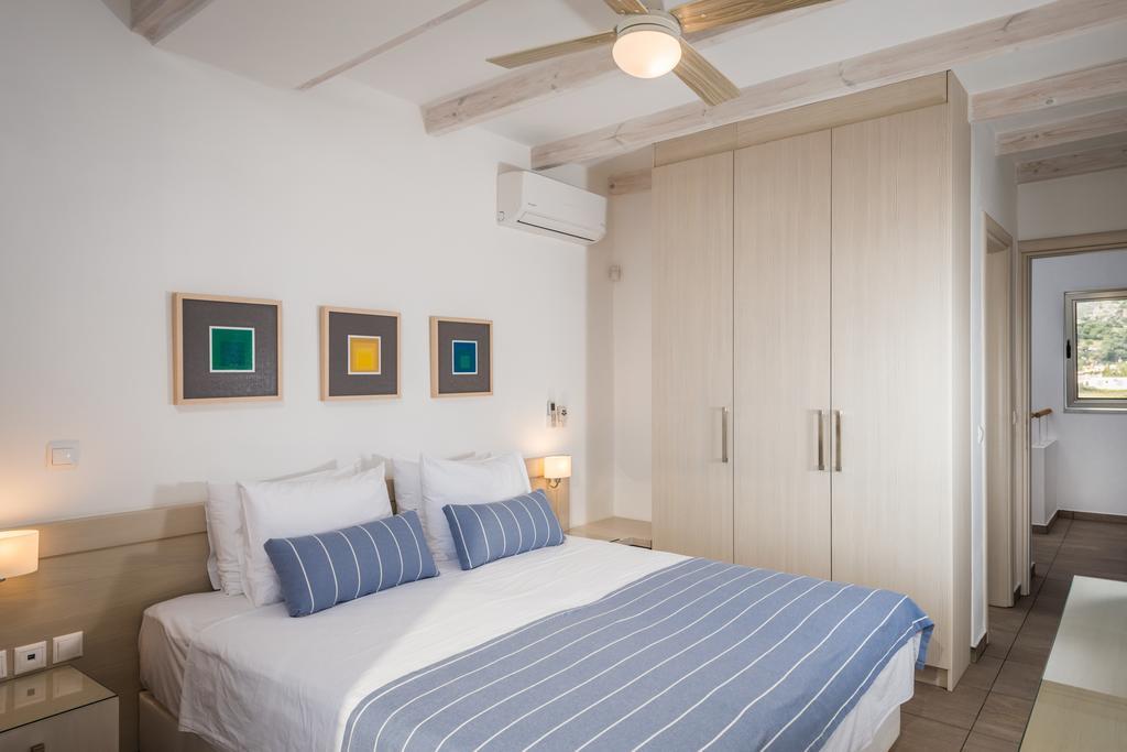 Cedar Bay Beachside Villas Palaiochora Ngoại thất bức ảnh