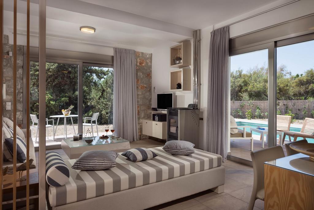 Cedar Bay Beachside Villas Palaiochora Ngoại thất bức ảnh
