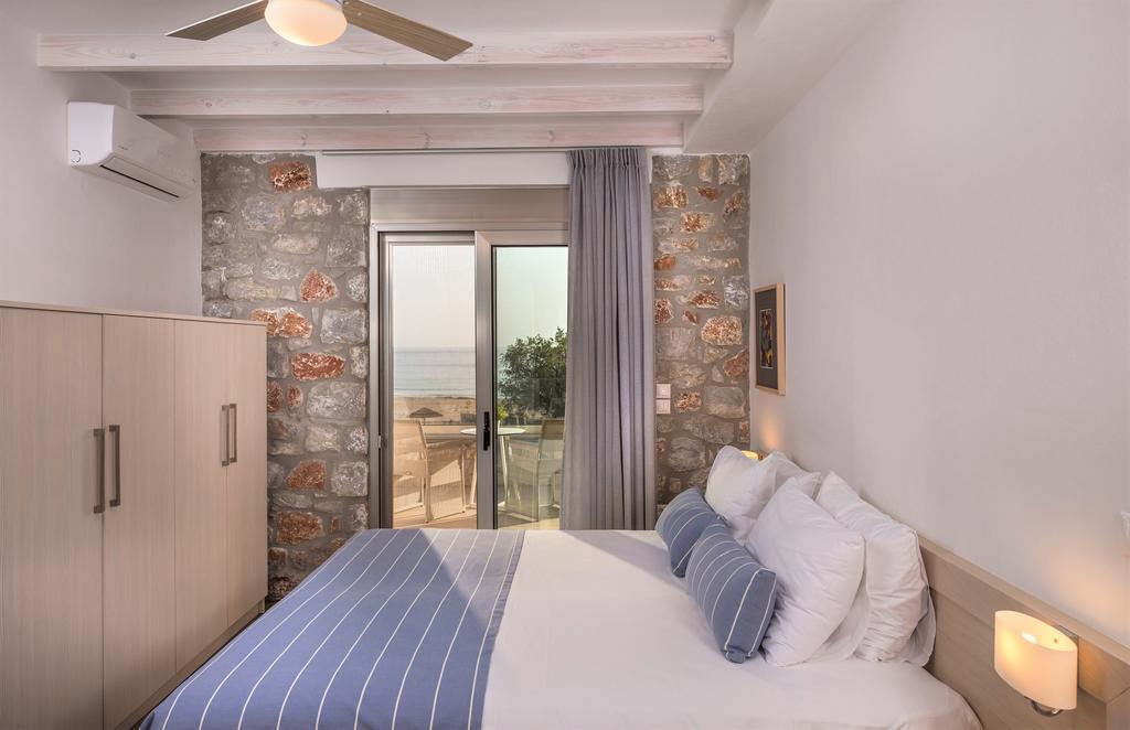 Cedar Bay Beachside Villas Palaiochora Ngoại thất bức ảnh