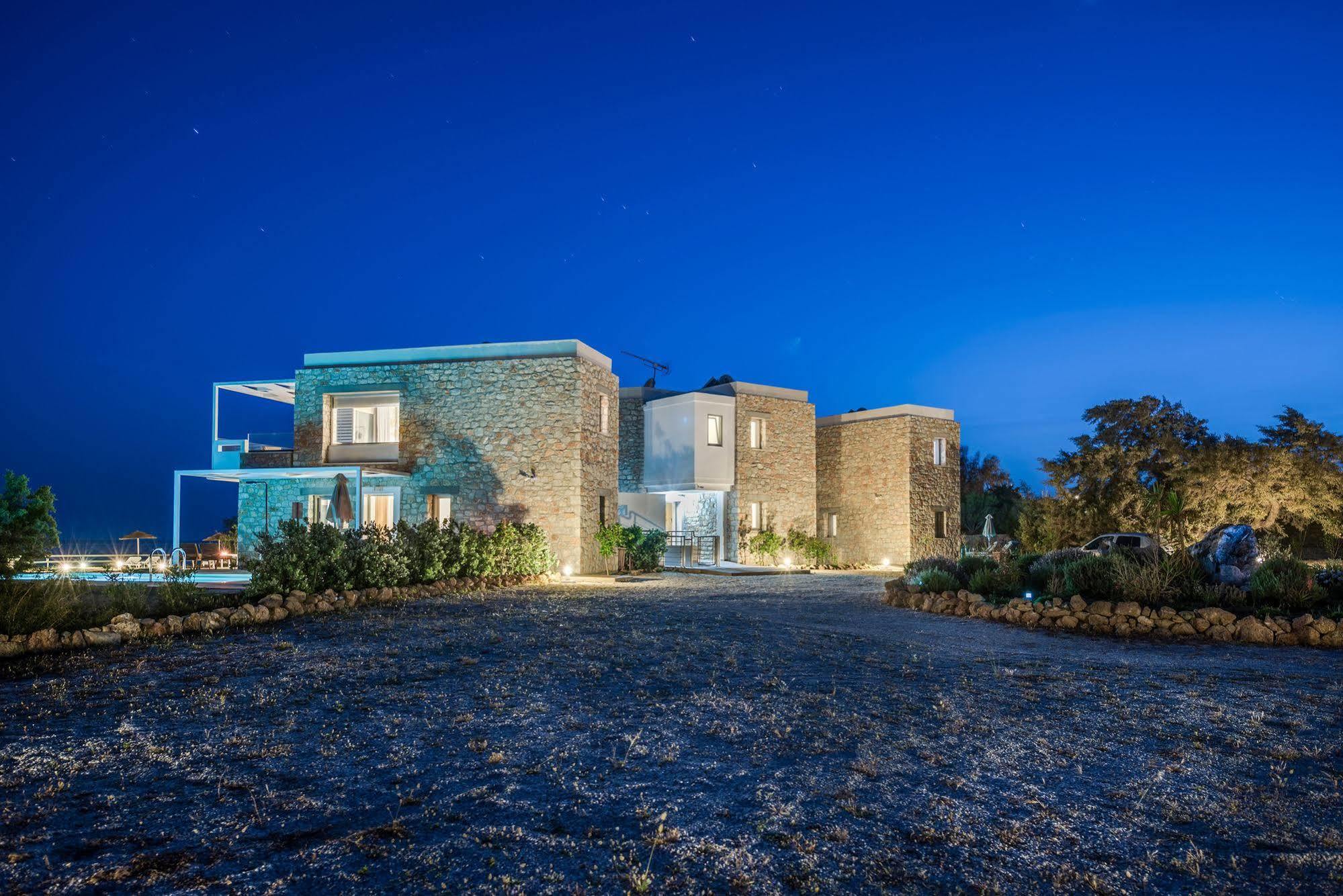Cedar Bay Beachside Villas Palaiochora Ngoại thất bức ảnh