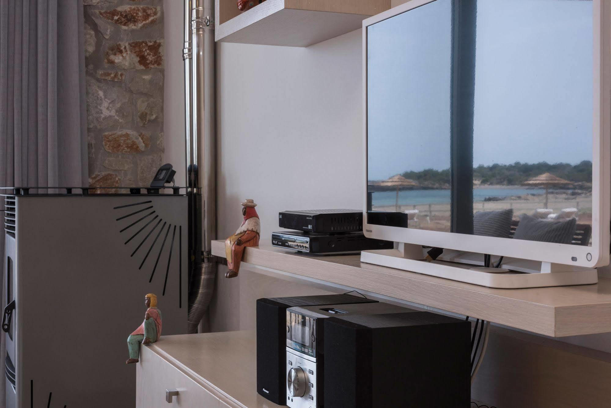 Cedar Bay Beachside Villas Palaiochora Ngoại thất bức ảnh